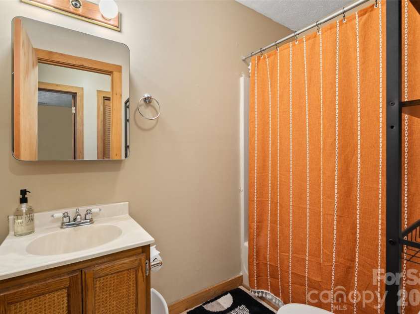 107 Pretty View Lane, Waynesville, NC 28786.  MLS# CAR4379879, YatesRealty ID 24415. 