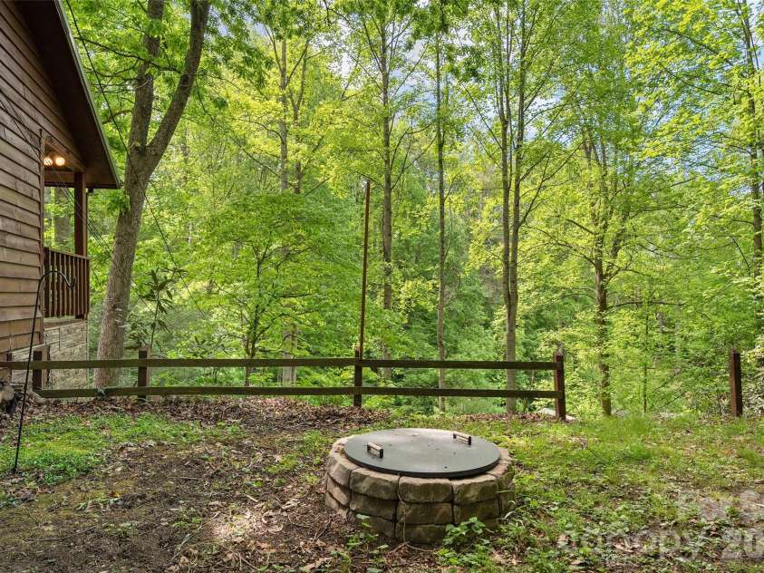 107 Pretty View Lane, Waynesville, NC 28786.  MLS# CAR4379879, YatesRealty ID 24415. 