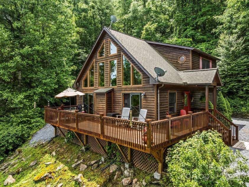 44 Black Bear Lane, Whittier, NC 28789.  MLS# CAR4272614, YatesRealty ID 24415. 