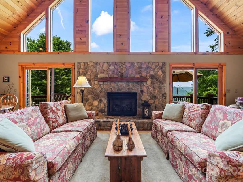 44 Black Bear Lane, Whittier, NC 28789.  MLS# CAR4272614, YatesRealty ID 24415. 