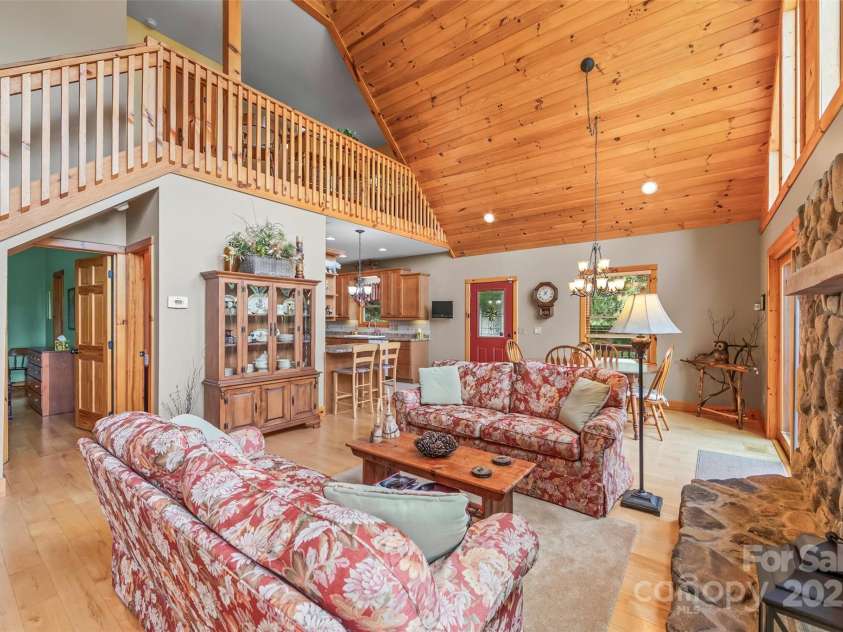 44 Black Bear Lane, Whittier, NC 28789.  MLS# CAR4272614, YatesRealty ID 24415. 