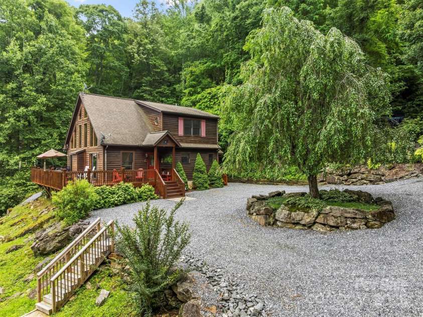 44 Black Bear Lane, Whittier, NC 28789.  MLS# CAR4272614, YatesRealty ID 24415. 