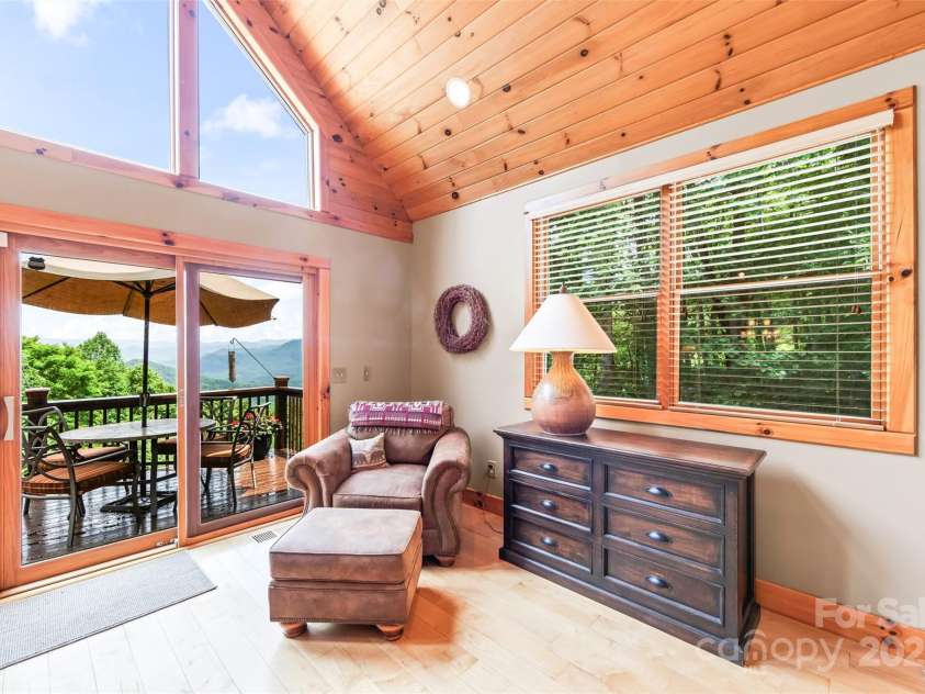 44 Black Bear Lane, Whittier, NC 28789.  MLS# CAR4272614, YatesRealty ID 24415. 