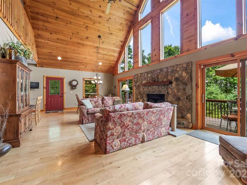 44 Black Bear Lane, Whittier, NC 28789.  MLS# CAR4272614, YatesRealty ID 24415. 