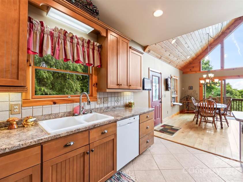 44 Black Bear Lane, Whittier, NC 28789.  MLS# CAR4272614, YatesRealty ID 24415. 