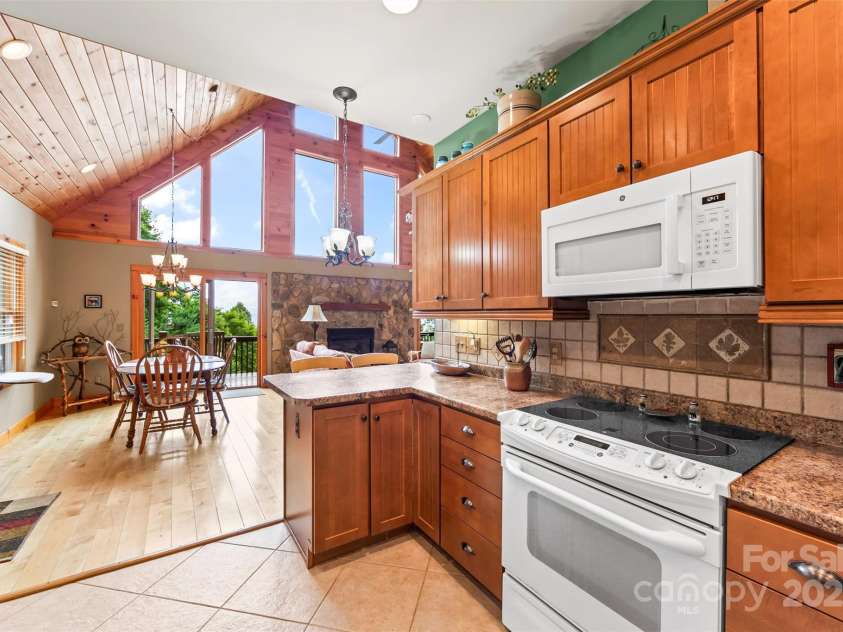 44 Black Bear Lane, Whittier, NC 28789.  MLS# CAR4272614, YatesRealty ID 24415. 