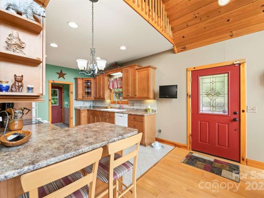 44 Black Bear Lane, Whittier, NC 28789.  MLS# CAR4272614, YatesRealty ID 24415. 