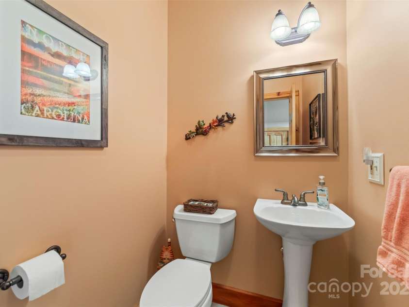 44 Black Bear Lane, Whittier, NC 28789.  MLS# CAR4272614, YatesRealty ID 24415. 