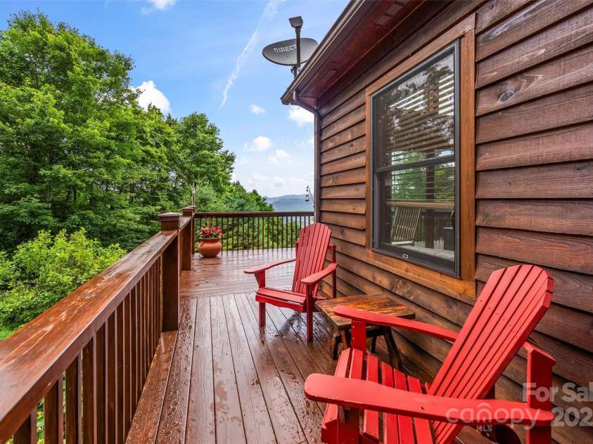 44 Black Bear Lane, Whittier, NC 28789.  MLS# CAR4272614, YatesRealty ID 24415. 