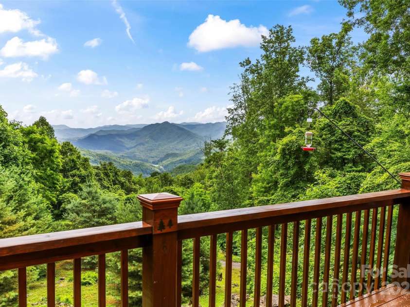 44 Black Bear Lane, Whittier, NC 28789.  MLS# CAR4272614, YatesRealty ID 24415. 