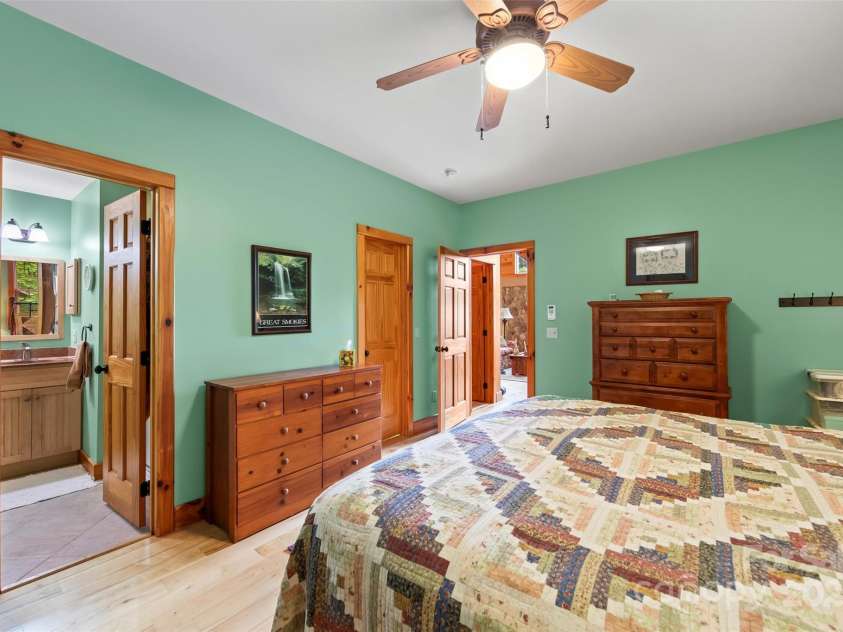 44 Black Bear Lane, Whittier, NC 28789.  MLS# CAR4272614, YatesRealty ID 24415. 