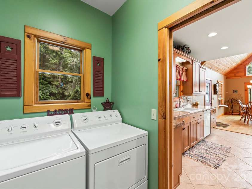 44 Black Bear Lane, Whittier, NC 28789.  MLS# CAR4272614, YatesRealty ID 24415. 