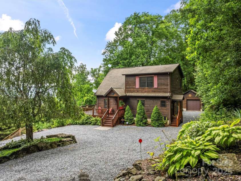 44 Black Bear Lane, Whittier, NC 28789.  MLS# CAR4272614, YatesRealty ID 24415. 