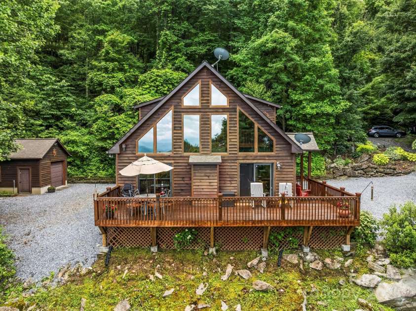 44 Black Bear Lane, Whittier, NC 28789.  MLS# CAR4272614, YatesRealty ID 24415. 