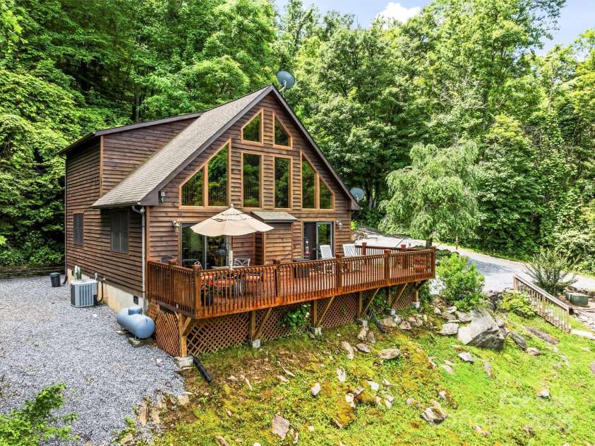 44 Black Bear Lane, Whittier, NC 28789.  MLS# CAR4272614, YatesRealty ID 24415. 