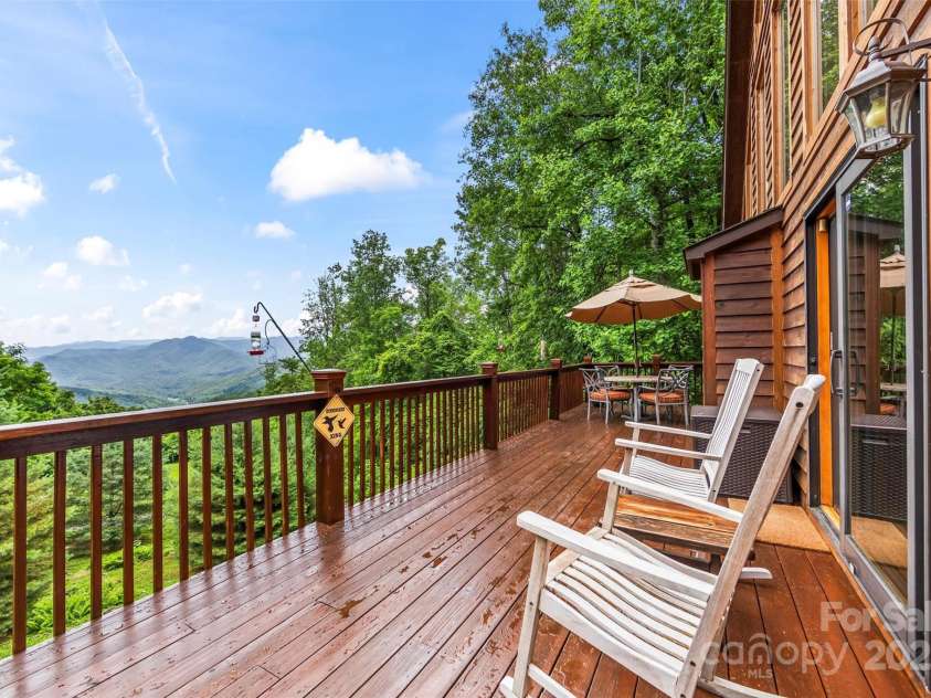44 Black Bear Lane, Whittier, NC 28789.  MLS# CAR4272614, YatesRealty ID 24415. 