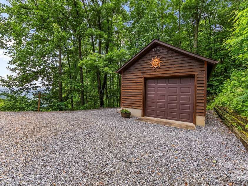 44 Black Bear Lane, Whittier, NC 28789.  MLS# CAR4272614, YatesRealty ID 24415. 