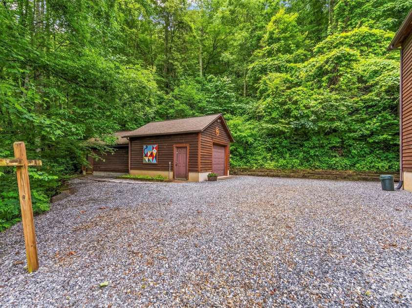 44 Black Bear Lane, Whittier, NC 28789.  MLS# CAR4272614, YatesRealty ID 24415. 