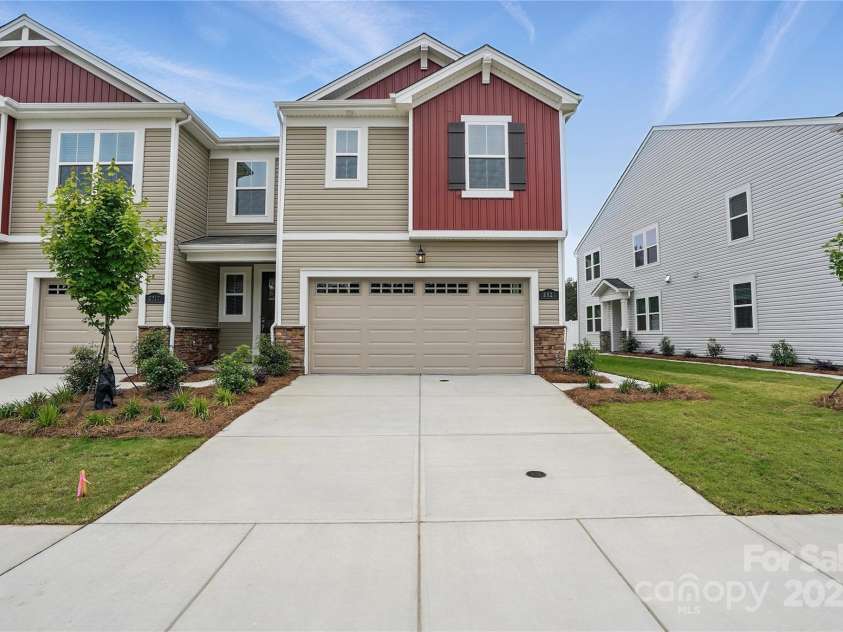 2021 Vinyasa Lane, Charlotte, NC 28215.  MLS# CAR4260213, YatesRealty ID 24416. 