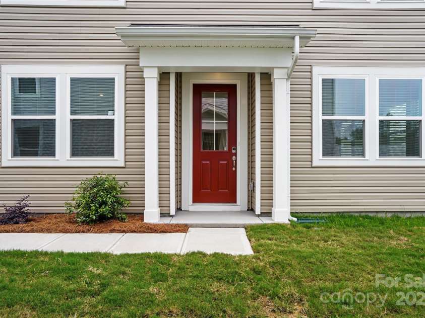 2021 Vinyasa Lane, Charlotte, NC 28215.  MLS# CAR4260213, YatesRealty ID 24416. 