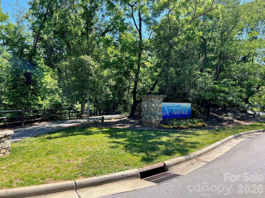 24 Chatham Road, Asheville, NC 28804.  MLS# CAR4383926, YatesRealty ID 24416. Close to UNCA
