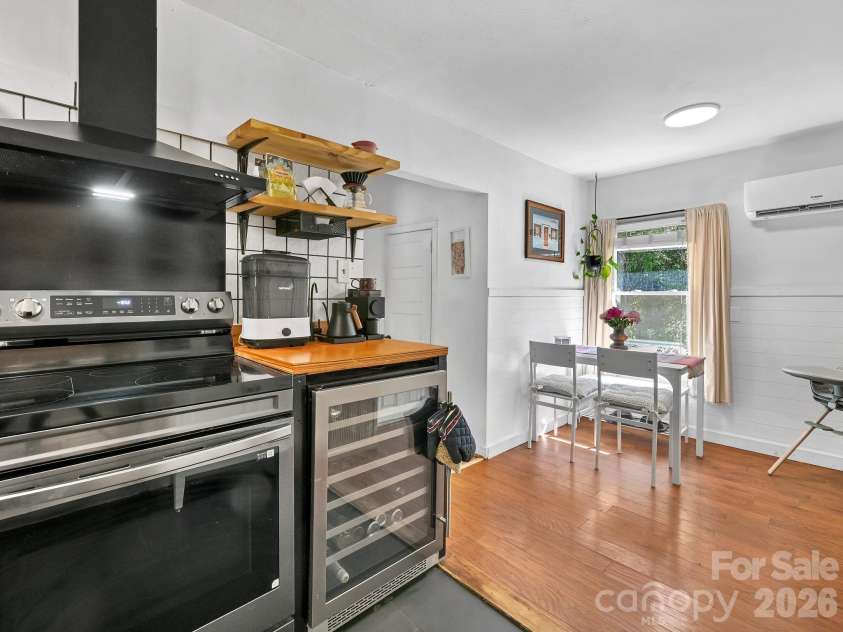 24 Chatham Road, Asheville, NC 28804.  MLS# CAR4383926, YatesRealty ID 24416. Comfy Layout