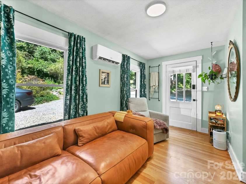 24 Chatham Road, Asheville, NC 28804.  MLS# CAR4383926, YatesRealty ID 24416. Front Entry