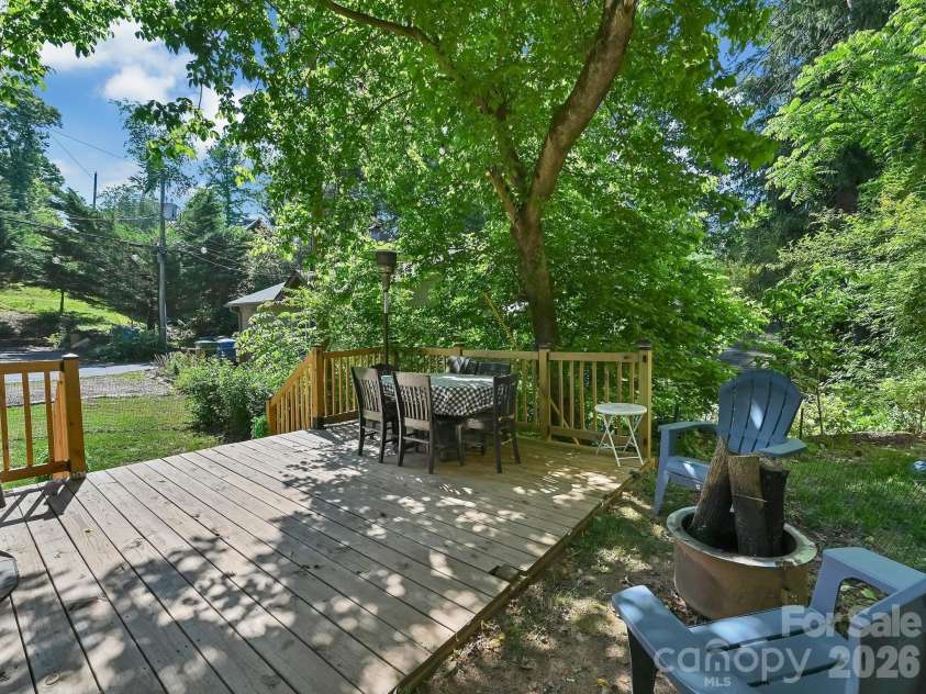 24 Chatham Road, Asheville, NC 28804.  MLS# CAR4383926, YatesRealty ID 24416. Great Back Deck
