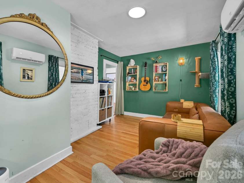 24 Chatham Road, Asheville, NC 28804.  MLS# CAR4383926, YatesRealty ID 24416. Lounge Space