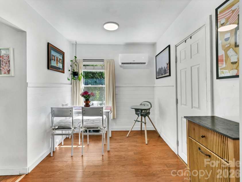 24 Chatham Road, Asheville, NC 28804.  MLS# CAR4383926, YatesRealty ID 24416. Lovely Dining Area