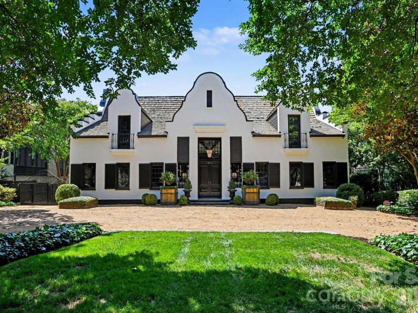 1516 Queens Road, Charlotte, NC 28207.  MLS# CAR4374609, YatesRealty ID 24418. 1516 Queens Road West