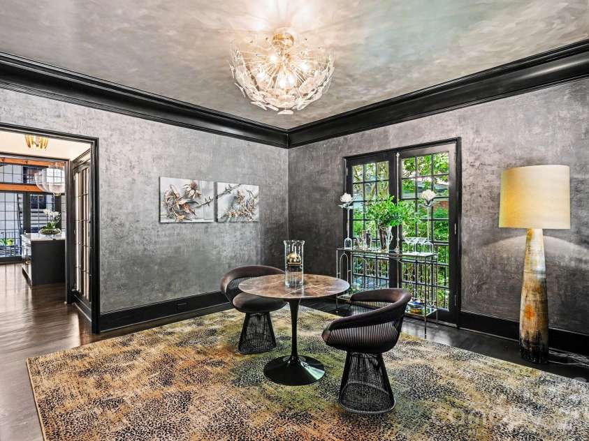 1516 Queens Road, Charlotte, NC 28207.  MLS# CAR4374609, YatesRealty ID 24418. Beautiful den/flex room/office with built ins