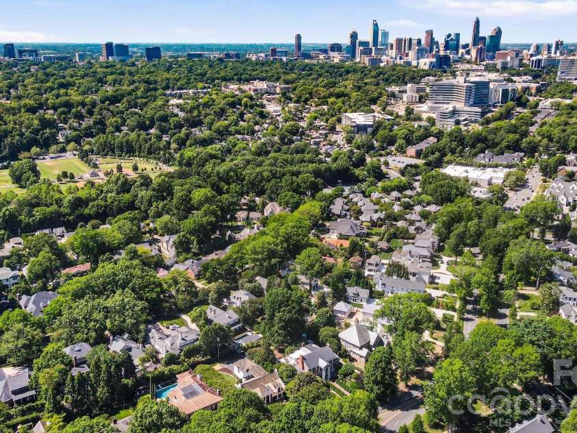 1516 Queens Road, Charlotte, NC 28207.  MLS# CAR4374609, YatesRealty ID 24418. Close to uptown