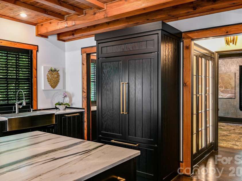 1516 Queens Road, Charlotte, NC 28207.  MLS# CAR4374609, YatesRealty ID 24418. Large island and subzero refrigerator