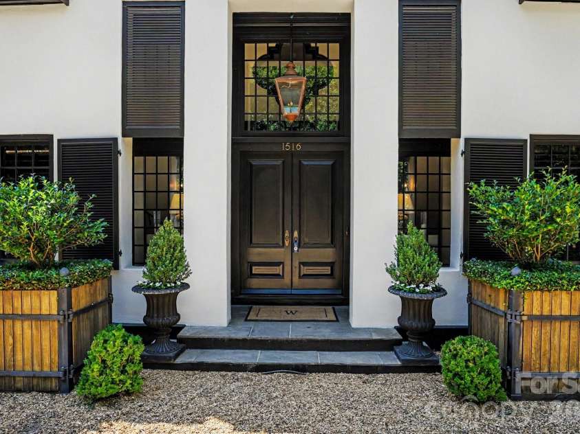 1516 Queens Road, Charlotte, NC 28207.  MLS# CAR4374609, YatesRealty ID 24418. Striking front entry