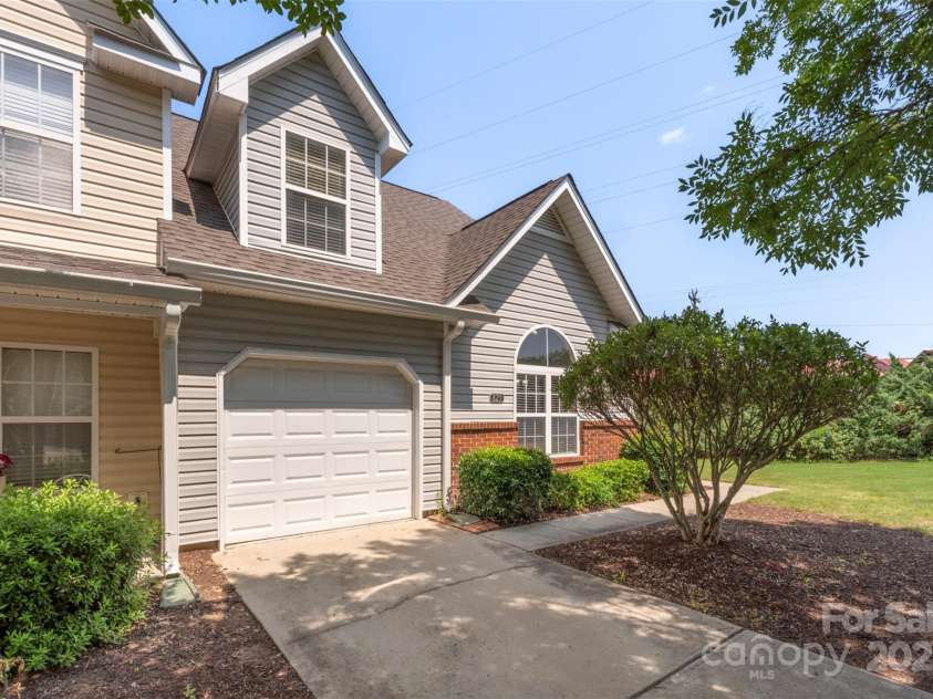 825 Rock Lake Glen, Fort Mill, SC 29715.  MLS# CAR4274100, YatesRealty ID 24418. 