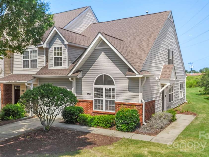825 Rock Lake Glen, Fort Mill, SC 29715.  MLS# CAR4274100, YatesRealty ID 24418. 