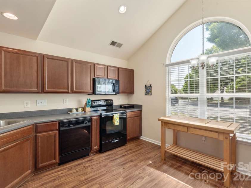 825 Rock Lake Glen, Fort Mill, SC 29715.  MLS# CAR4274100, YatesRealty ID 24418. 