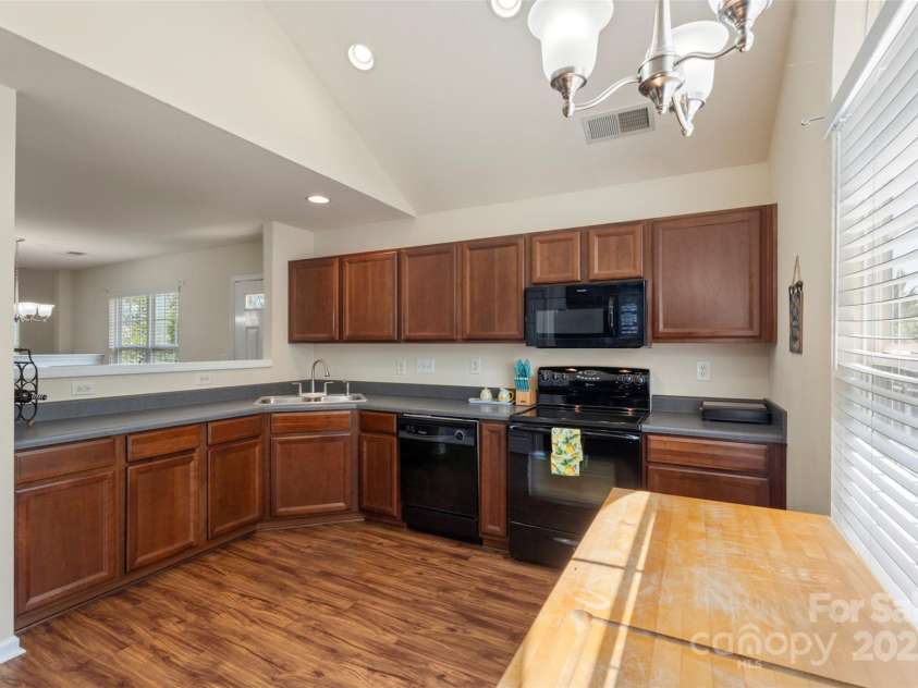 825 Rock Lake Glen, Fort Mill, SC 29715.  MLS# CAR4274100, YatesRealty ID 24418. 