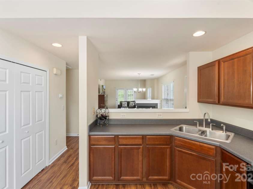 825 Rock Lake Glen, Fort Mill, SC 29715.  MLS# CAR4274100, YatesRealty ID 24418. 