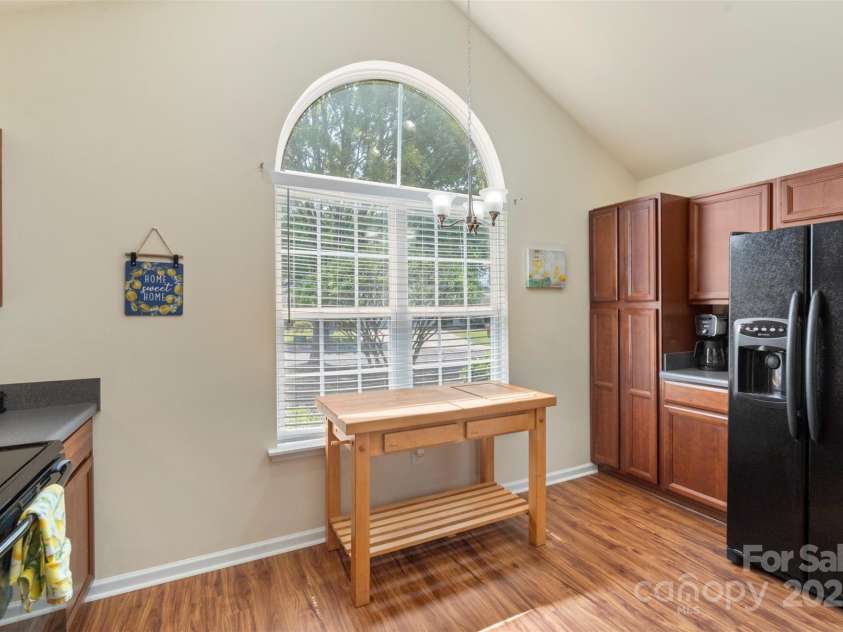 825 Rock Lake Glen, Fort Mill, SC 29715.  MLS# CAR4274100, YatesRealty ID 24418. 