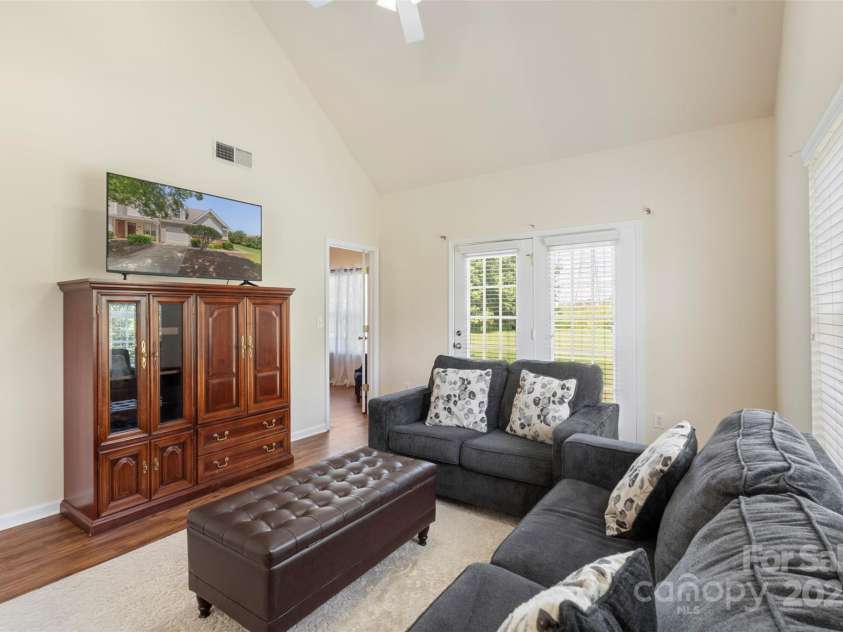 825 Rock Lake Glen, Fort Mill, SC 29715.  MLS# CAR4274100, YatesRealty ID 24418. 