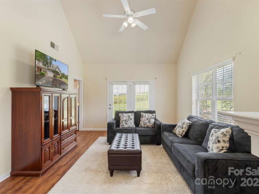 825 Rock Lake Glen, Fort Mill, SC 29715.  MLS# CAR4274100, YatesRealty ID 24418. 