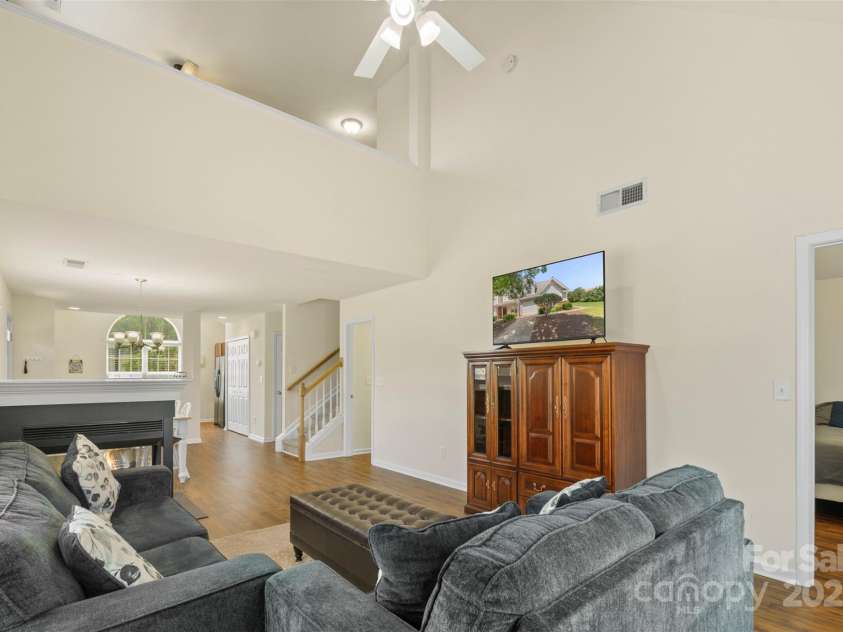 825 Rock Lake Glen, Fort Mill, SC 29715.  MLS# CAR4274100, YatesRealty ID 24418. 