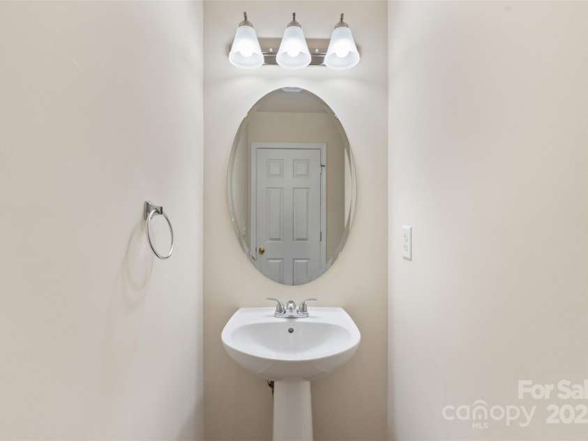 825 Rock Lake Glen, Fort Mill, SC 29715.  MLS# CAR4274100, YatesRealty ID 24418. 