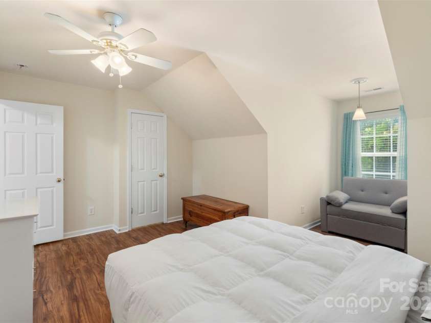 825 Rock Lake Glen, Fort Mill, SC 29715.  MLS# CAR4274100, YatesRealty ID 24418. 