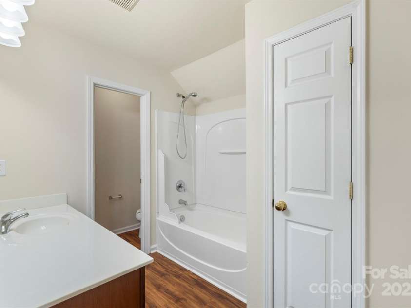 825 Rock Lake Glen, Fort Mill, SC 29715.  MLS# CAR4274100, YatesRealty ID 24418. 