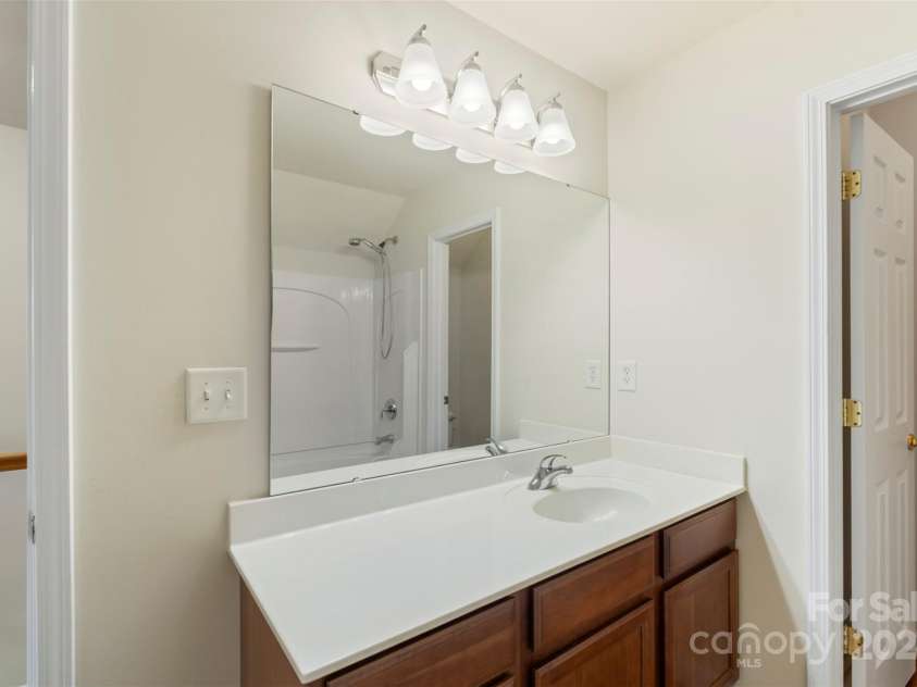 825 Rock Lake Glen, Fort Mill, SC 29715.  MLS# CAR4274100, YatesRealty ID 24418. 