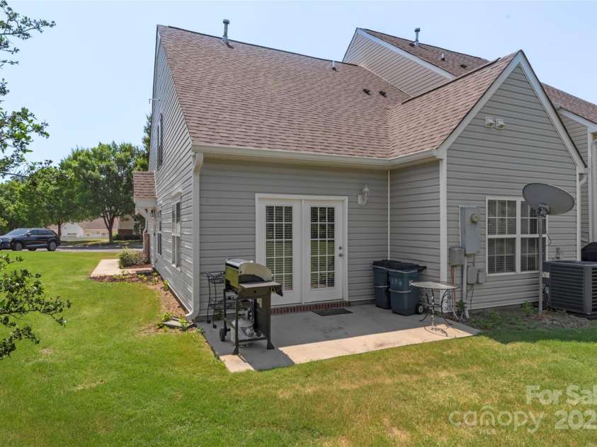 825 Rock Lake Glen, Fort Mill, SC 29715.  MLS# CAR4274100, YatesRealty ID 24418. 