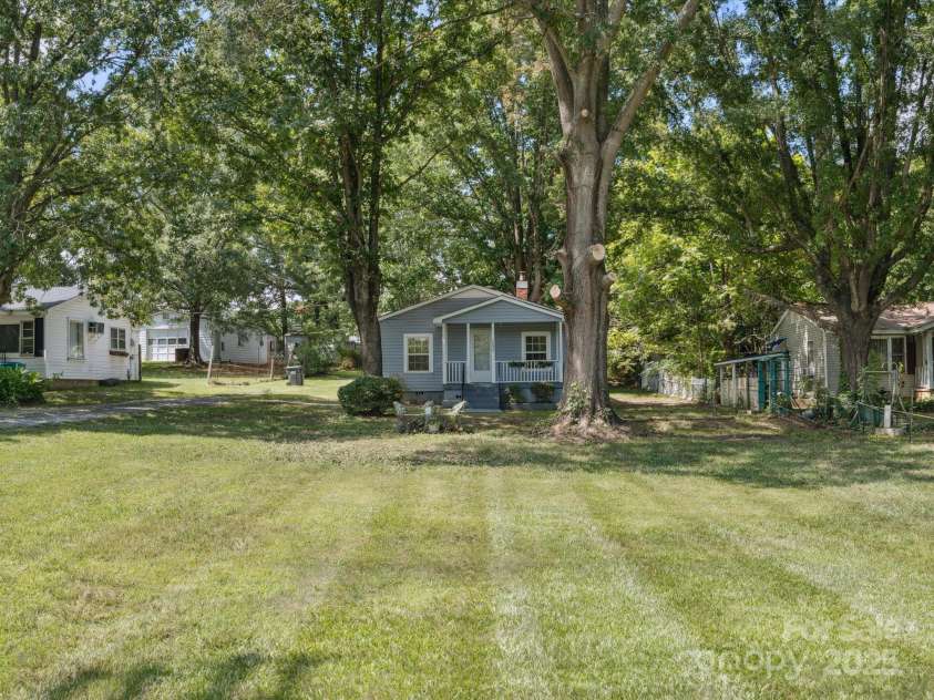 1632 Beulah Church Road, Matthews, NC 28104.  MLS# CAR4277148, YatesRealty ID 24419. 